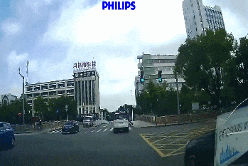 5秒内多次别车！粤S90***车主被举报！"