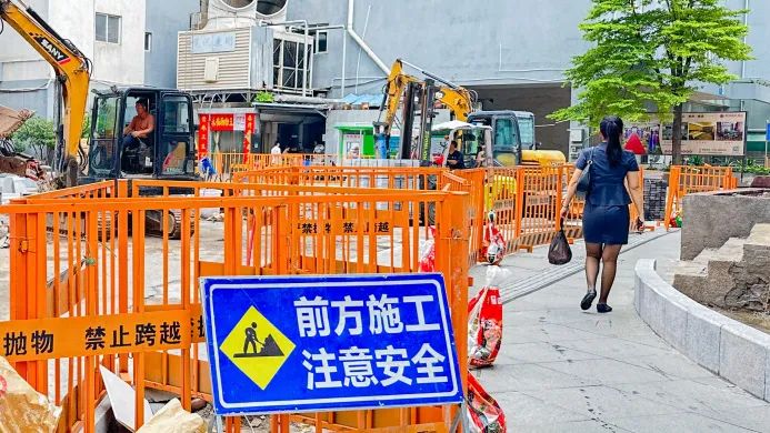 突发! 东莞这个商圈被围起来? 发生了什么?