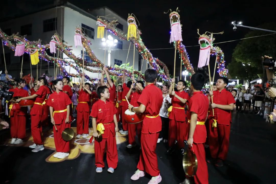 今天起不来的东莞人，昨晚都去了这里...
