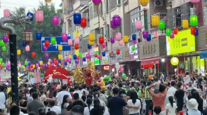 今天起不来的东莞人，昨晚都去了这里...