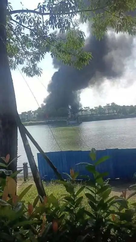 突发！东莞一建筑发生火灾！浓烟滚滚！最新警情通报！