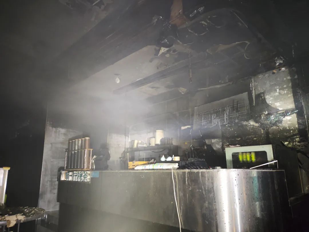 事发东莞！店铺凌晨燃起熊熊烈火!浓烟滚滚!东莞消防紧急提醒!