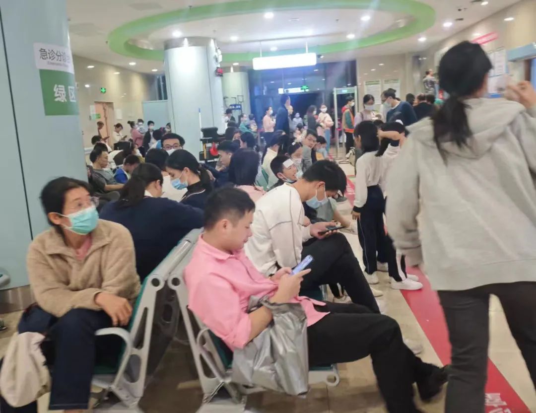 东莞多所医院塞爆了！排号去到几百位！