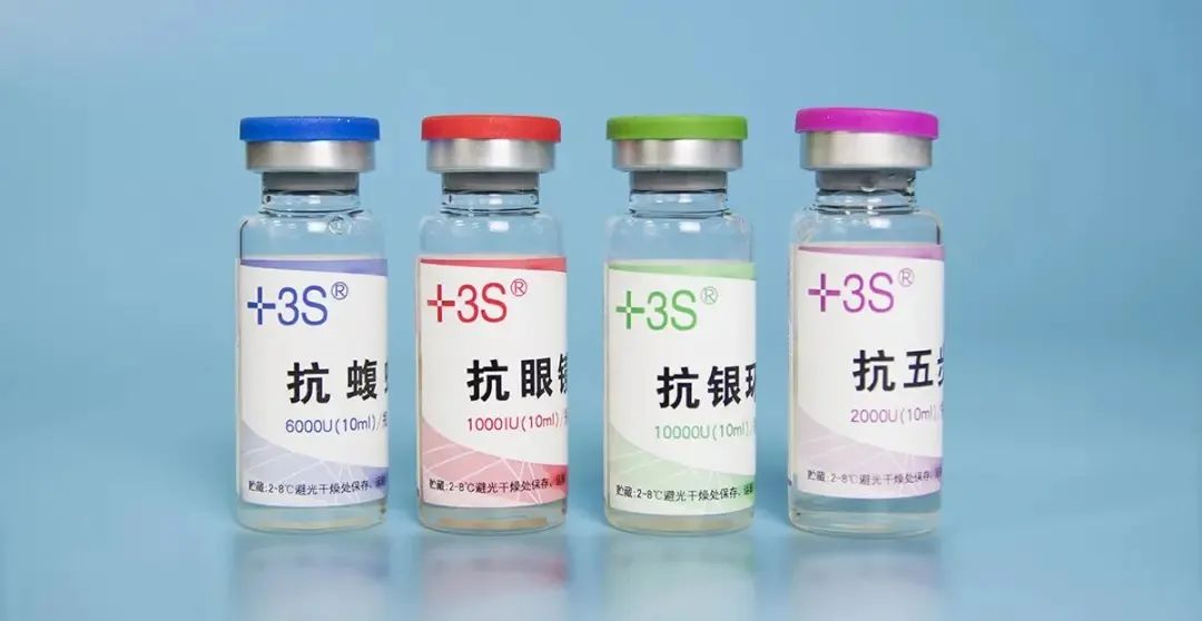 牙烟！事发东莞！车内惊现20斤重蟒蛇！