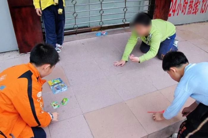 翻找垃圾桶、问陌生人要……很多东莞小学生沉迷上瘾！