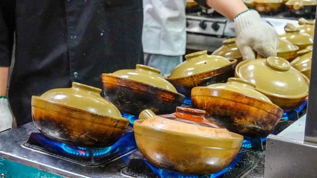 年货节钜惠 |广东降温？煲仔饭很暖！明华、旗峰腊肠全场8折！还有礼品等你拿！