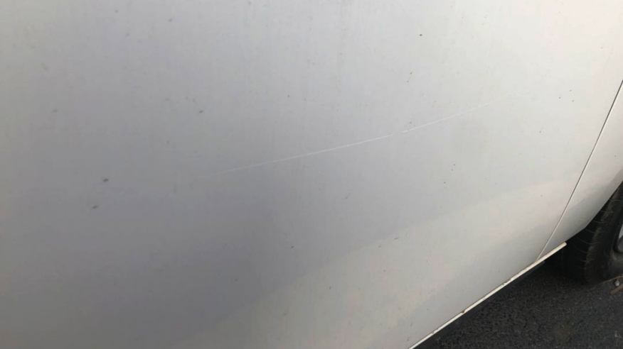 咩料？东莞多镇街出现车辆被刮，整条街全部中招？！