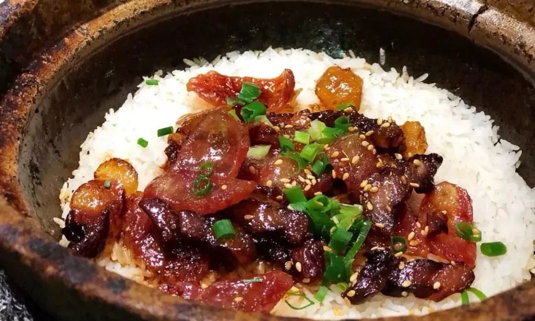 年货节钜惠 |广东降温？煲仔饭很暖！明华、旗峰腊肠全场8折！还有礼品等你拿！