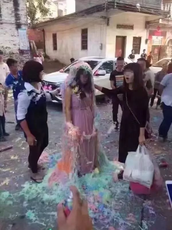 凌晨3点，东莞一女生怒发朋友圈：我发誓再也不当伴娘了！