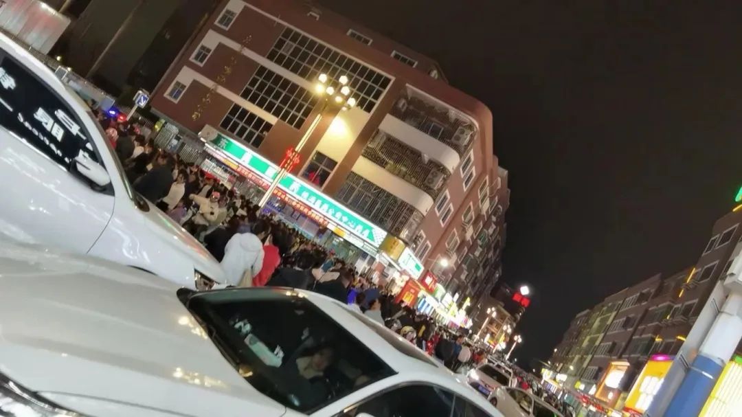 人山人海！昨晚是不是全东莞都去看烟花了...