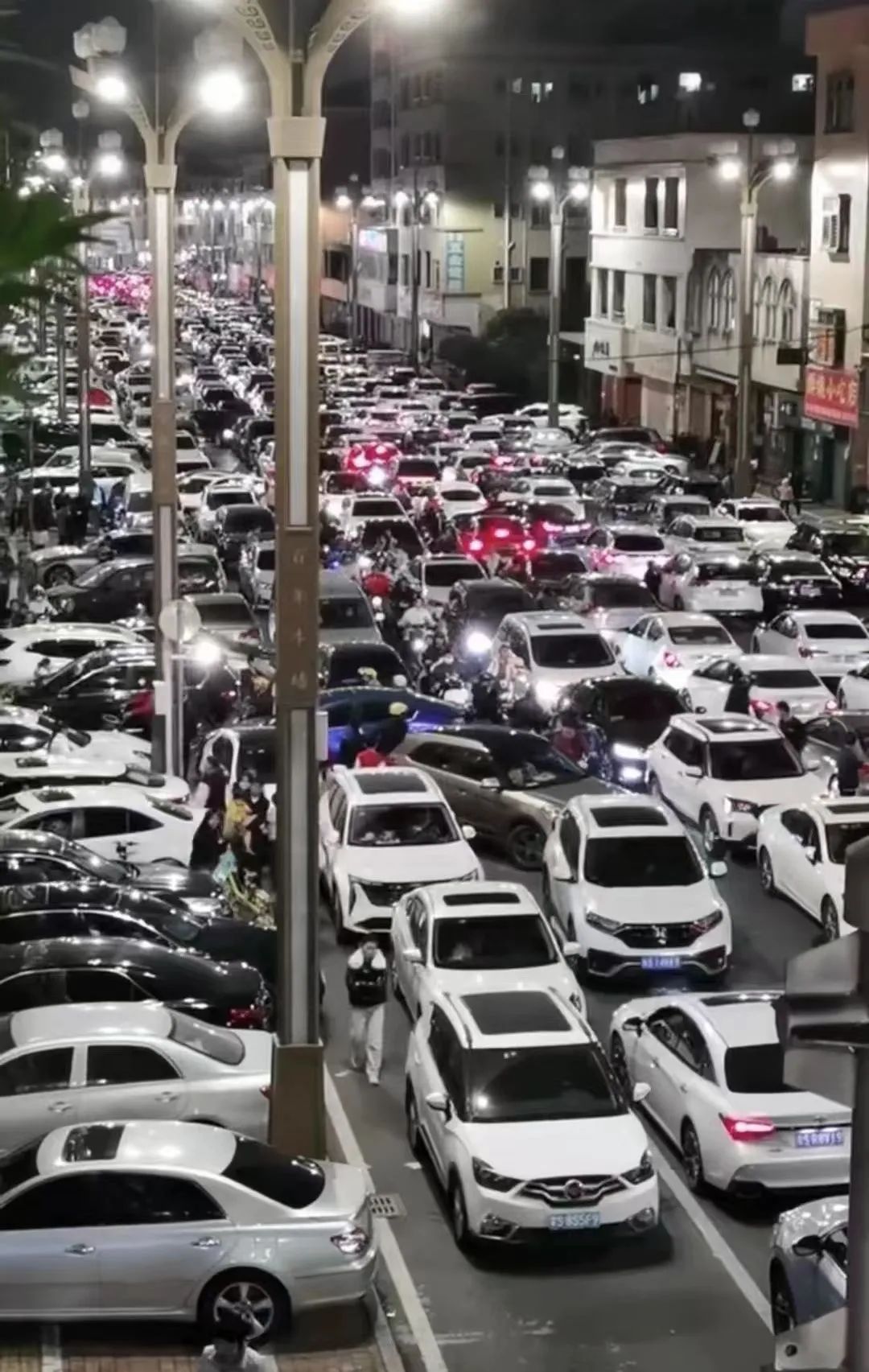 人山人海！昨晚是不是全东莞都去看烟花了...