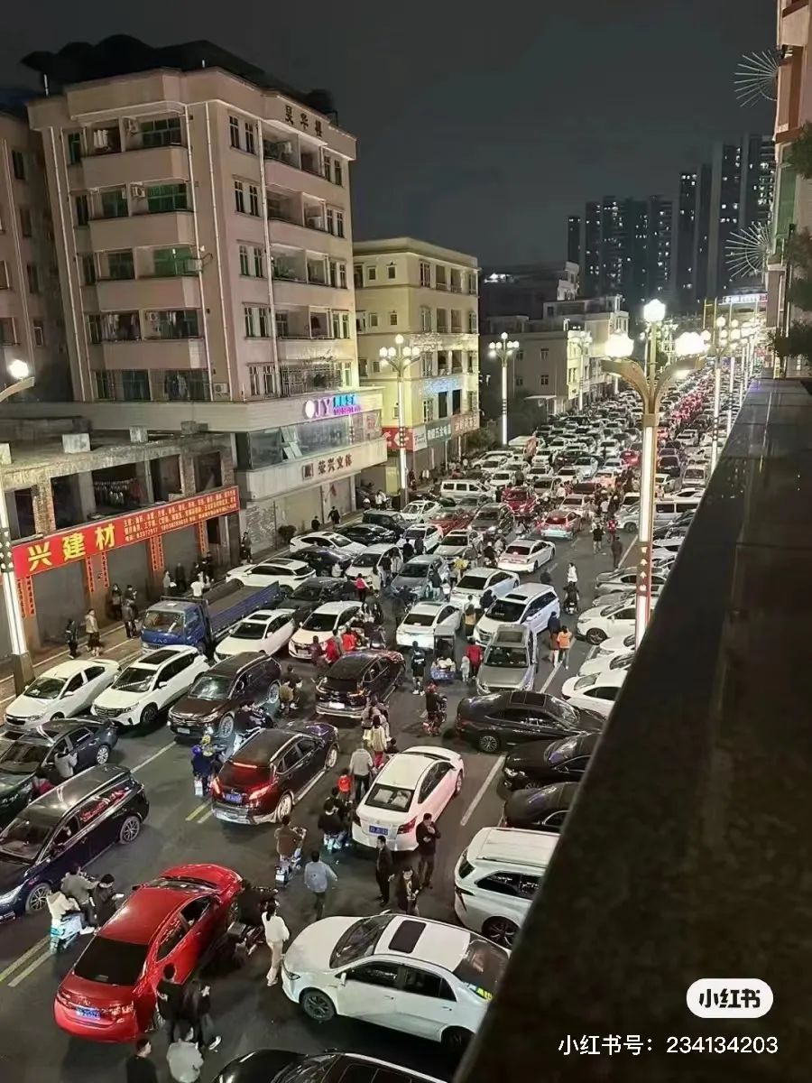 人山人海！昨晚是不是全东莞都去看烟花了...