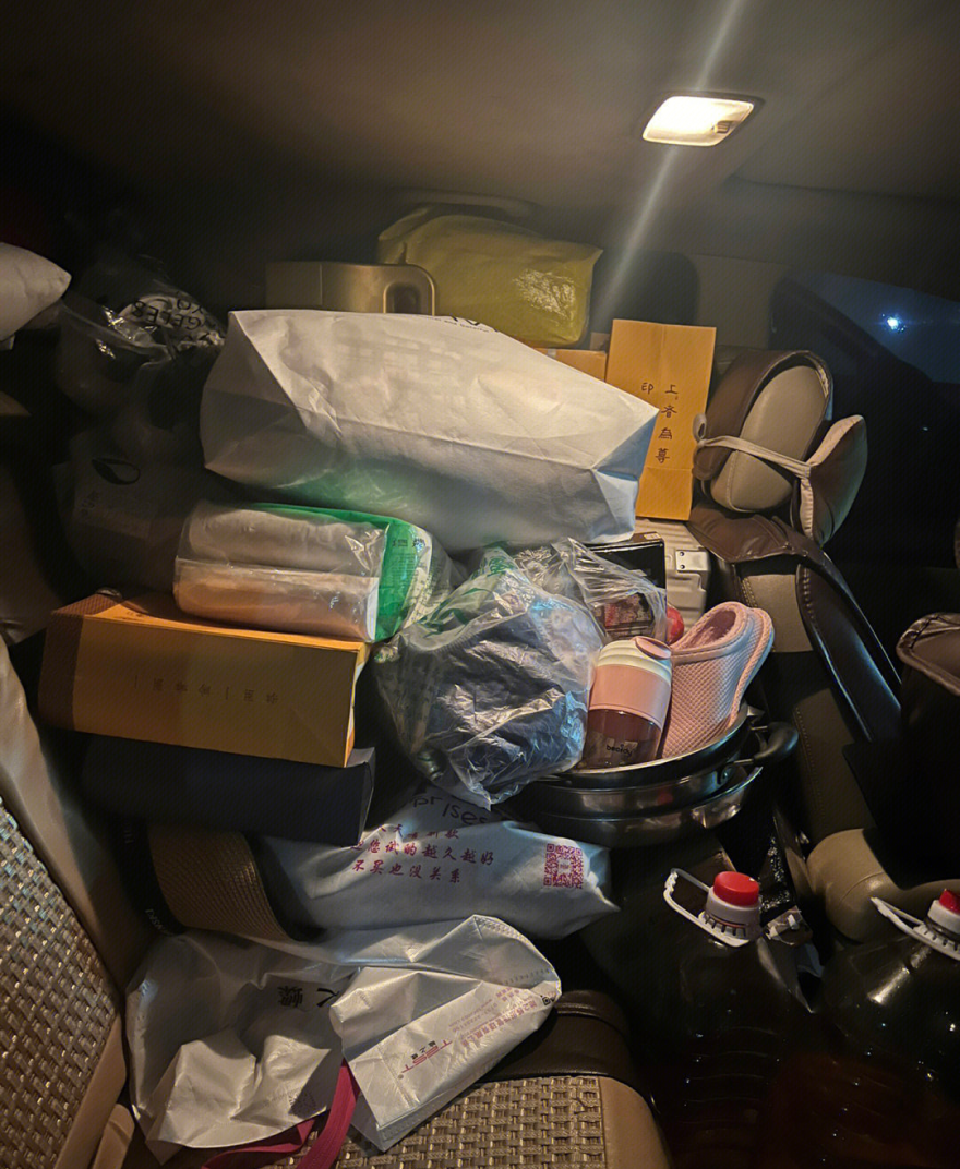 又又又开始了！东莞人的后备箱也太能装了，今年的“显眼包”是他们