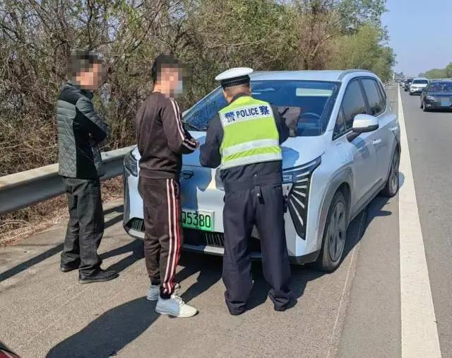 粤S注意！这些车堵在高速上全部被罚200扣6分！