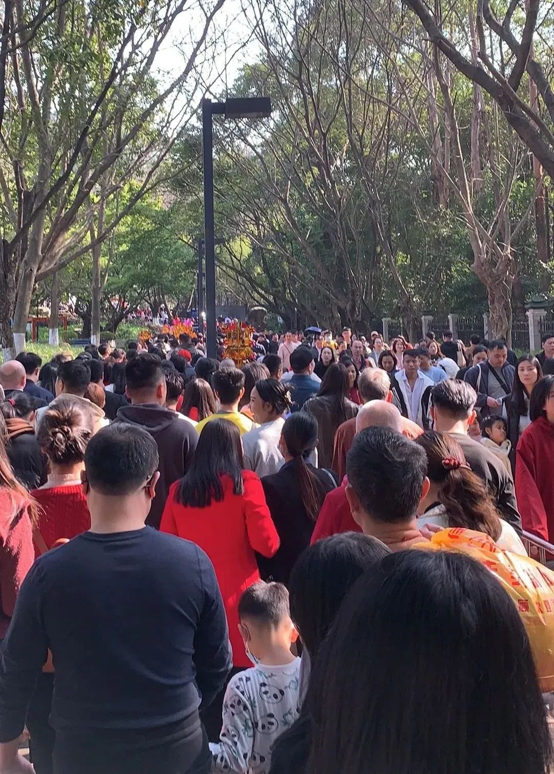 谁说东莞过年是空城？直接挤到你怀疑人生！