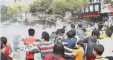 再过几天，过万东莞人涌上街头，只求湿身!