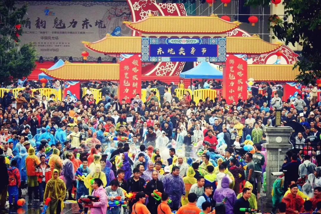 再过几天，过万东莞人涌上街头，只求湿身!