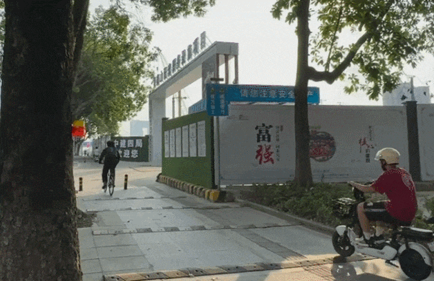 笑死！"20米12条减速带"，东莞这条路经过都要"震甩肺"！