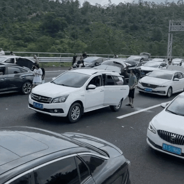 广东返程高峰已出现，网友：高速上都是“大聪明”，这些路段易堵！