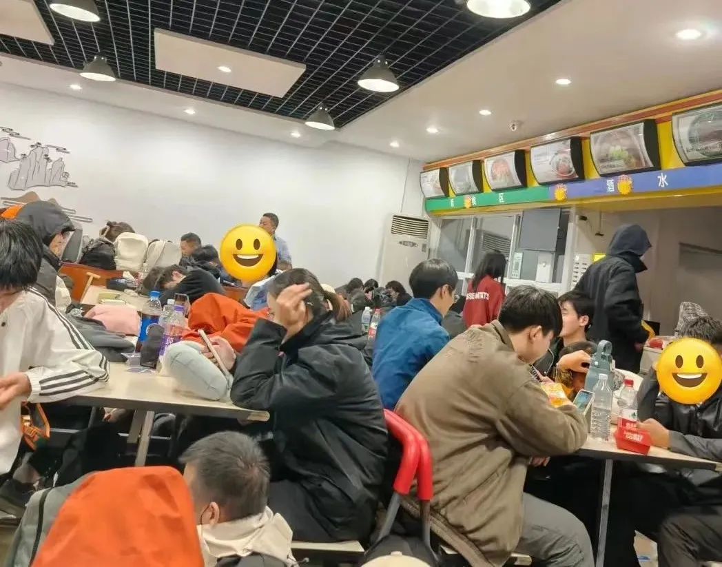 “挤爆公厕过夜”“停车费30元/小时”……东莞网友吐槽:没苦硬吃