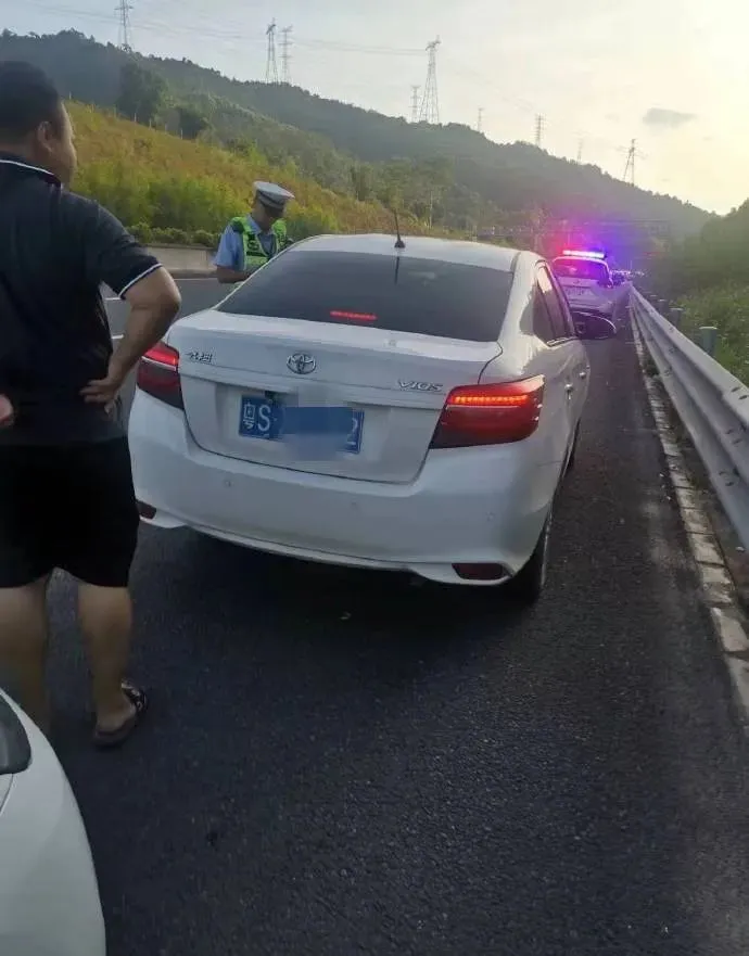 曝光！无数辆粤S被塞死在高速上！这些车被罚款3000扣6分！