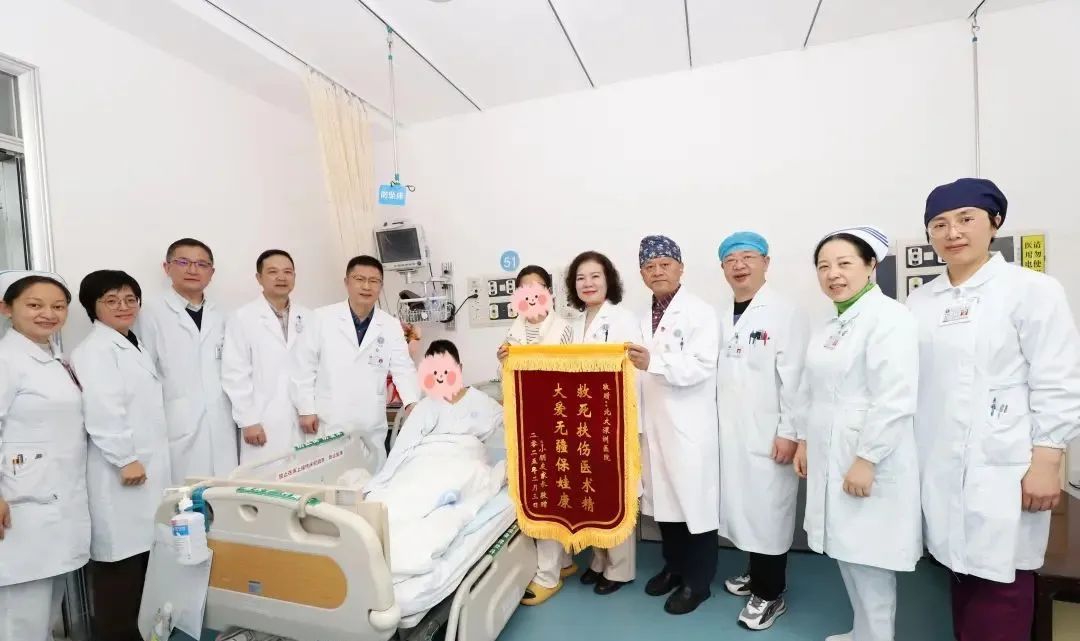 东莞一10岁男孩坠崖！