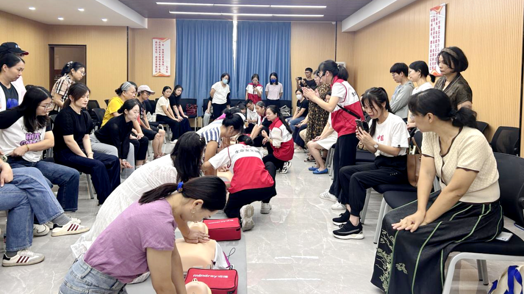 教育部推介！南城免费“成人托管班”凭实力出圈啦！