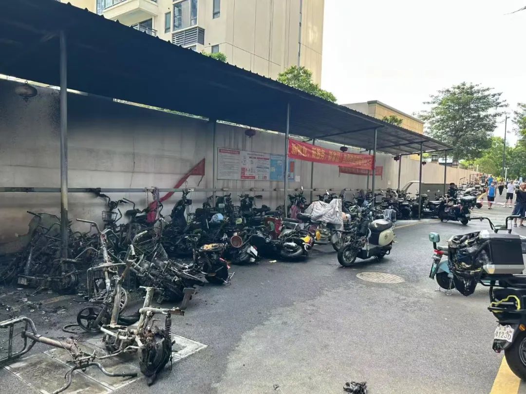 凌晨突发大火！被烧得只剩“骨架”！事发东莞一小区